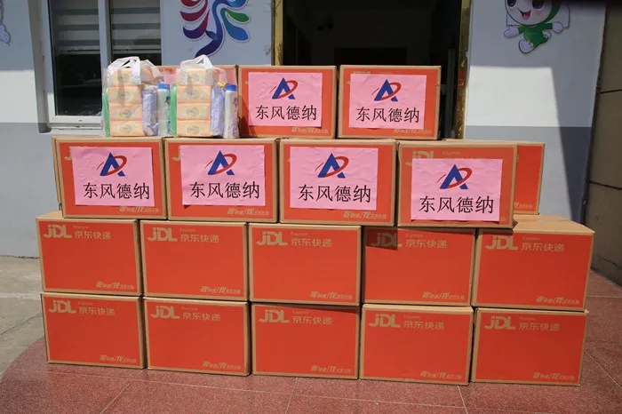東風(fēng)德納車橋開(kāi)展“關(guān)愛(ài)駕駛員 慰問(wèn)送一線”活動(dòng)，致敬烈日下最美“城市擺渡人”(圖3)
