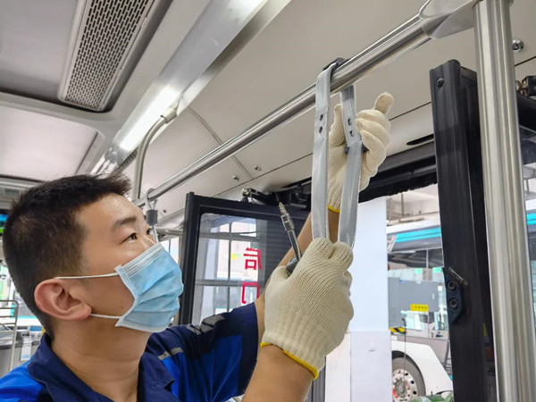 好消息！上海733輛“黑金剛”公交車將大變樣！車廂內(nèi)多了這些......(圖2)