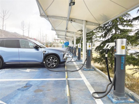拉薩設(shè)54個新能源汽車充電樁 每日可供200輛車充電(圖1)